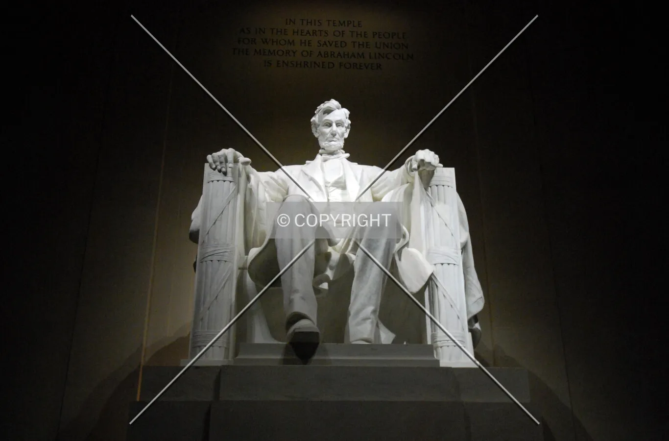 Lincoln's statue at night