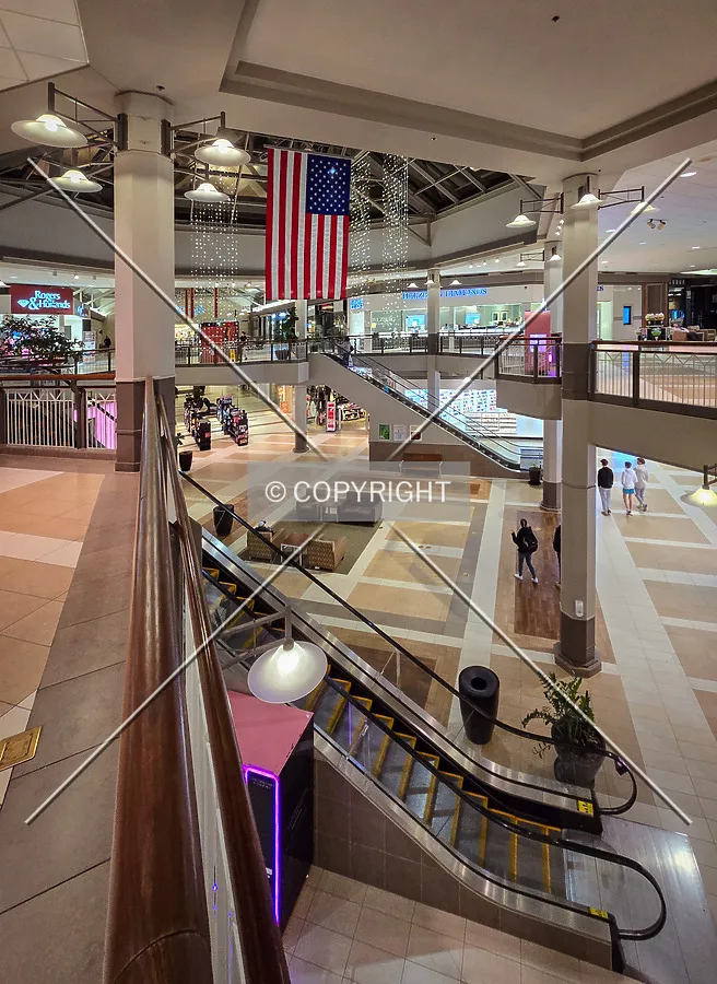 Center of the mall at night; January 3, 2025