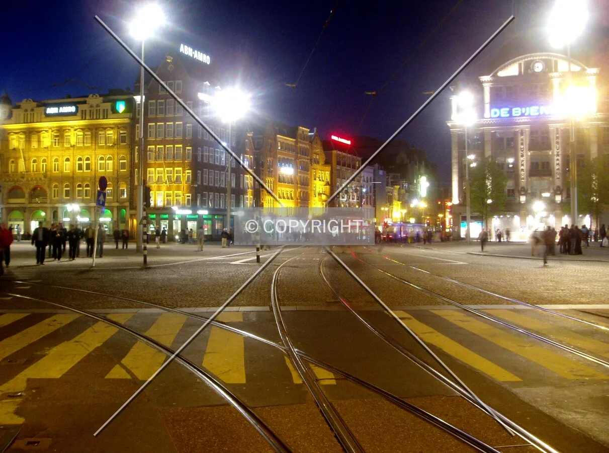 Looking north in Dam Square at night
