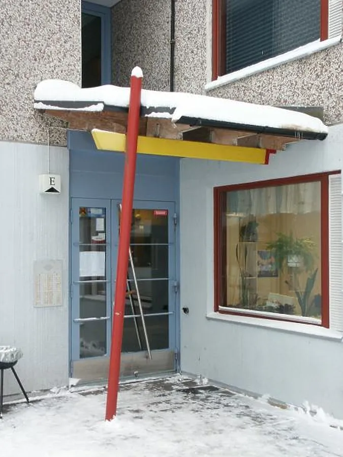 F stairs entrance