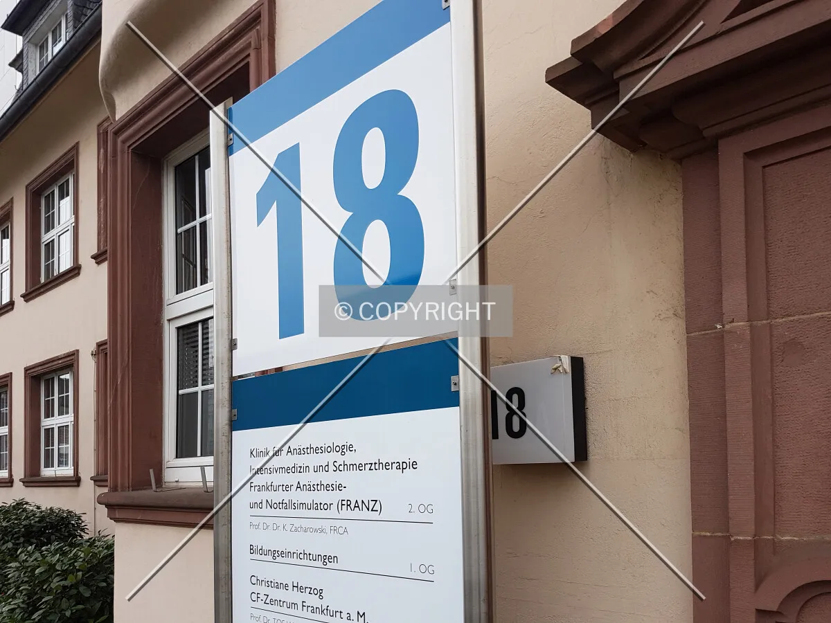 Uniklinik Haus 18 sign