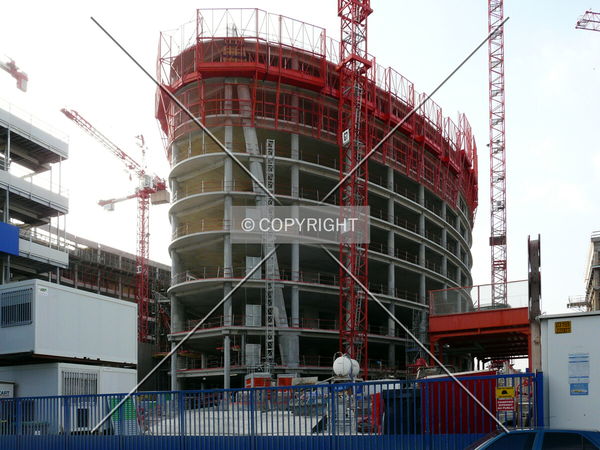 View from Rue Henry Farman while the 9th floor is completed