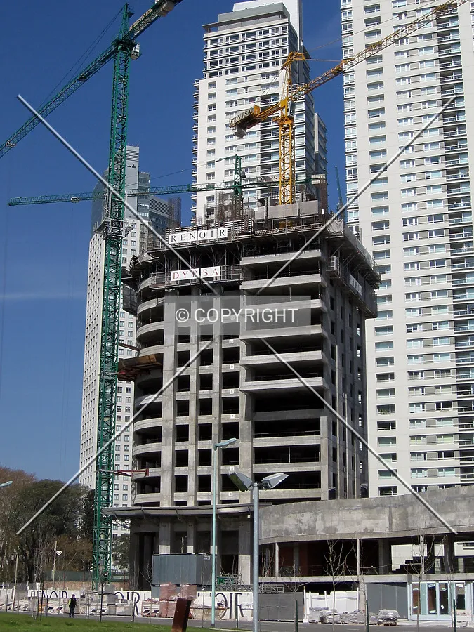 The construction rises to the fourtieth level