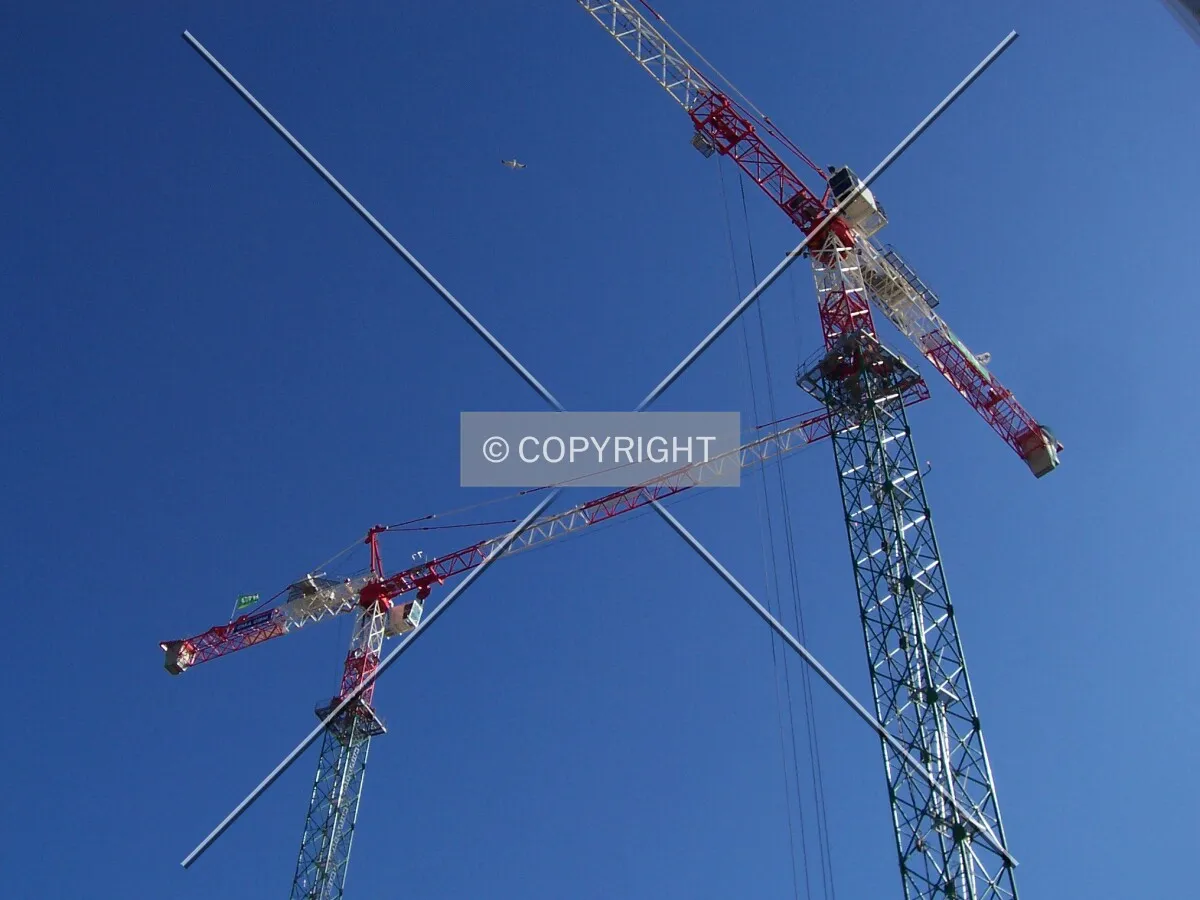 Aperçu des deux grues, fraichement instalées