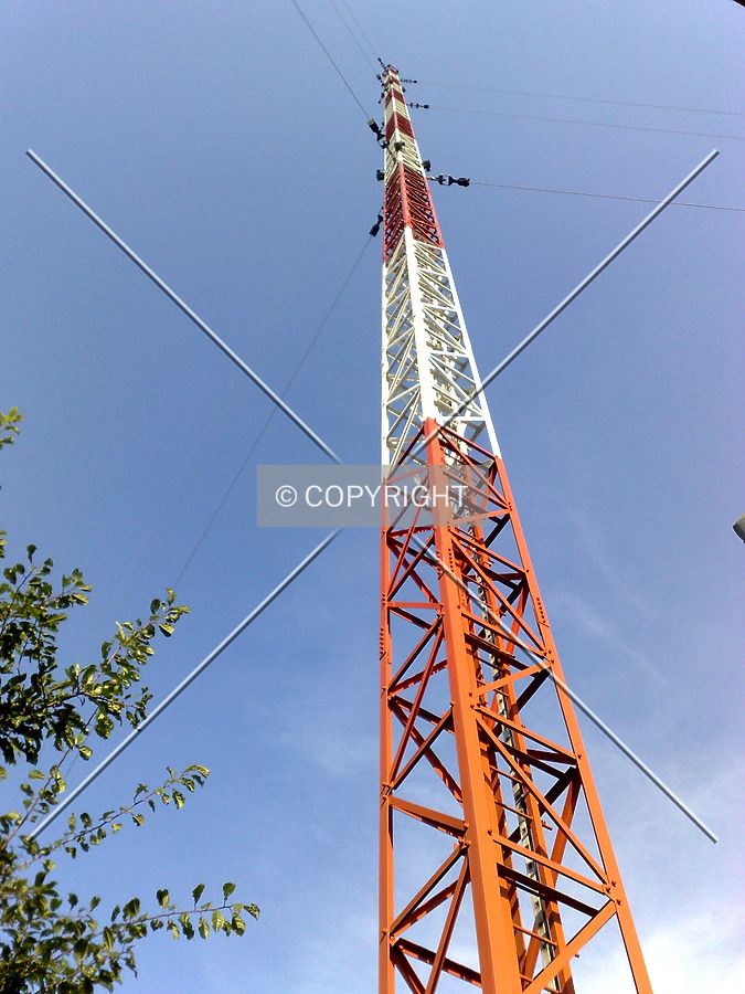 Looking up the wired mast