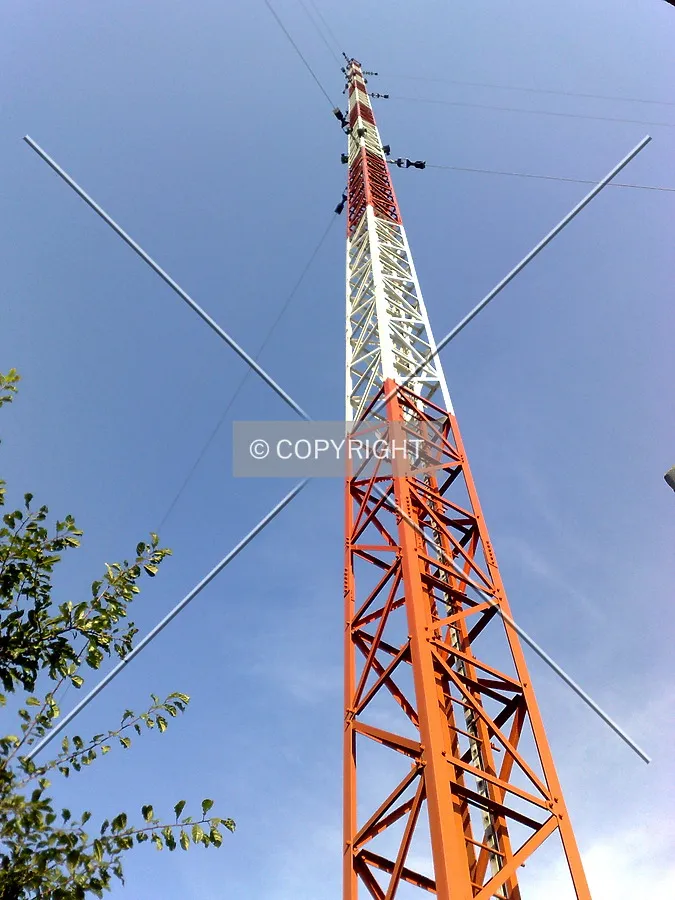 Looking up the wired mast