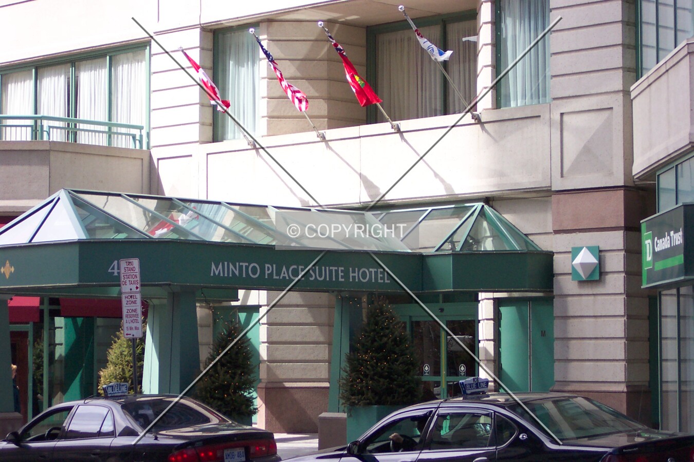 Laurier Avenue West entrance