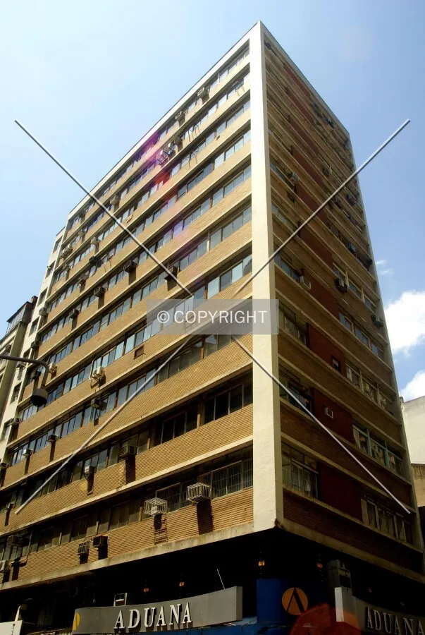 Looking up from the intersection of Dos Andradas Street and Doutor Flores Street