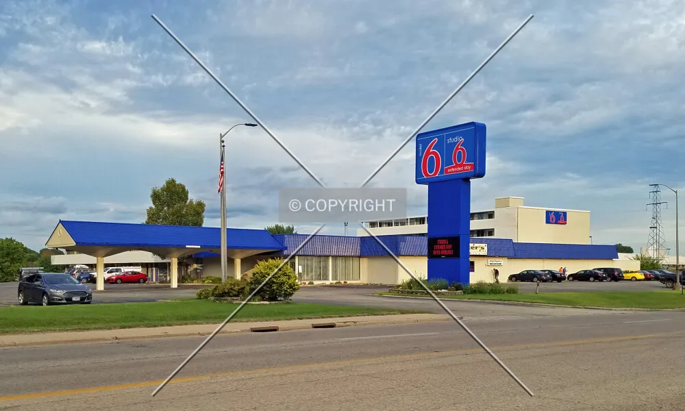 Motel 6 / Studio 6
