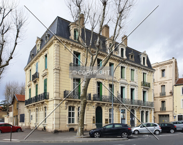 Place Thérèse Léon Blum 17-18