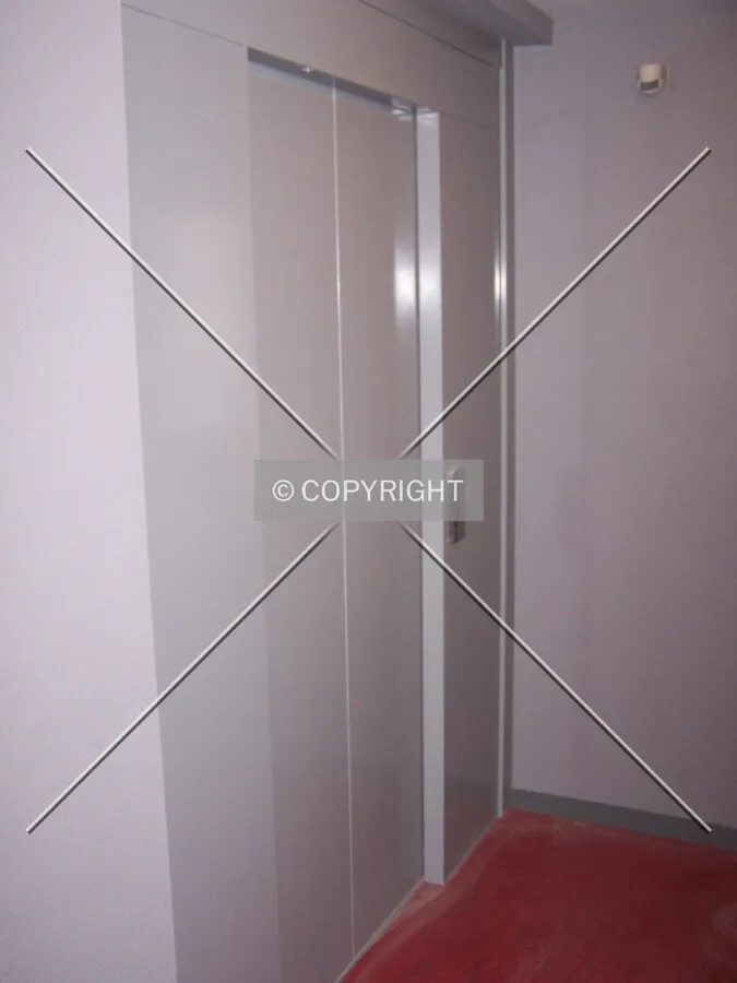 Lift entrance from a landing