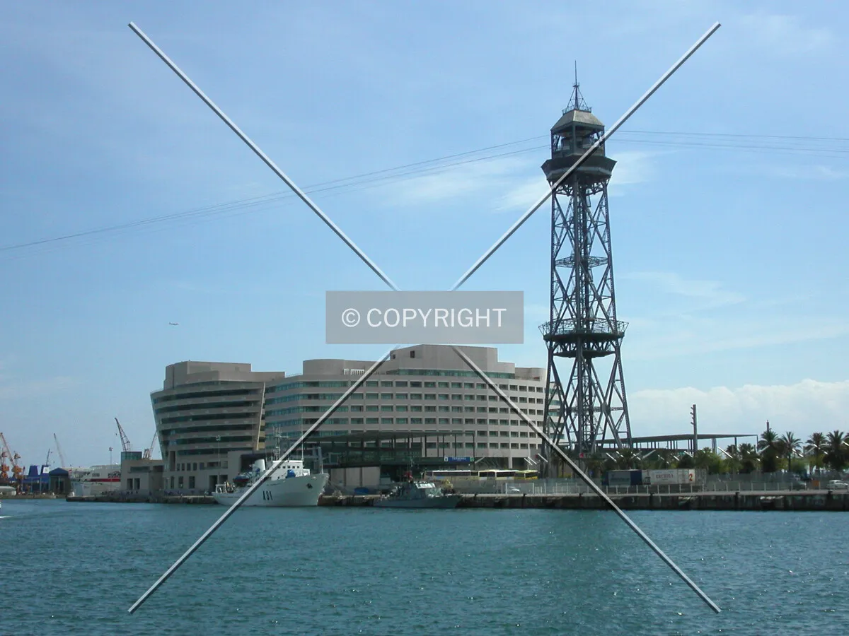 The complex as seen from Plaza de Colón