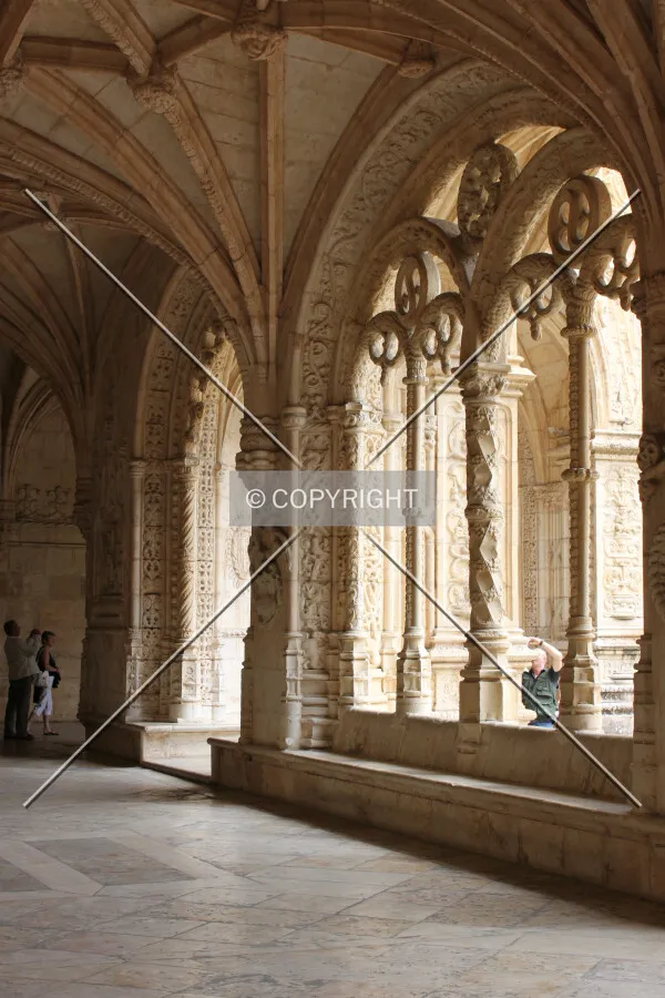 Detail of the halls surrounding the courtyard