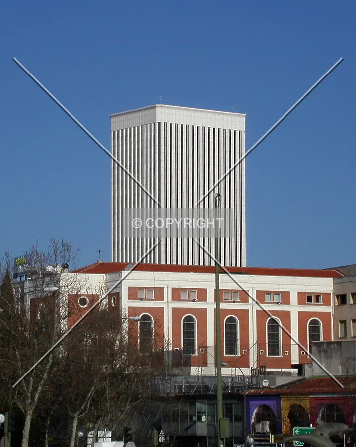 The building as seen from Plaza de la Republica Argentina