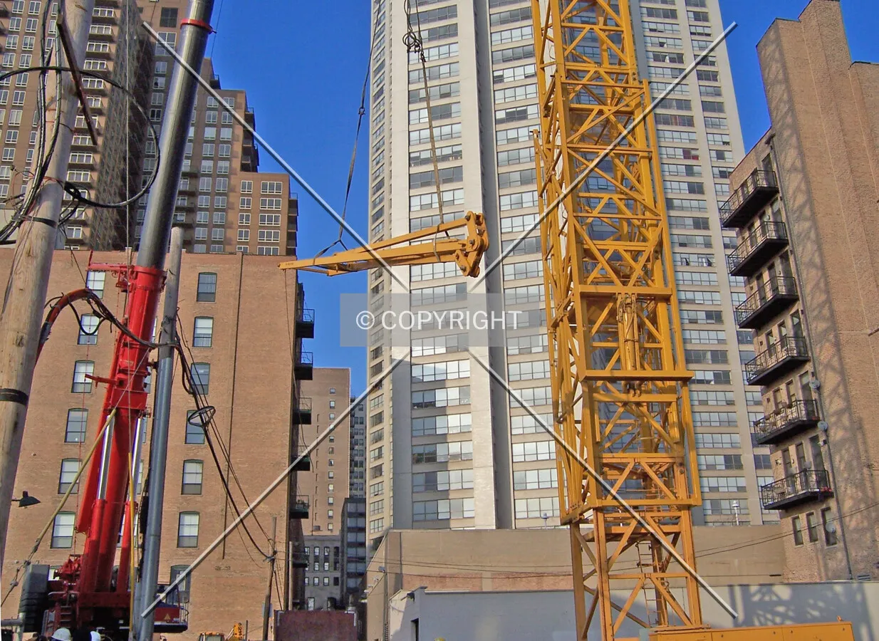 Hoisting the peak of the tower crane