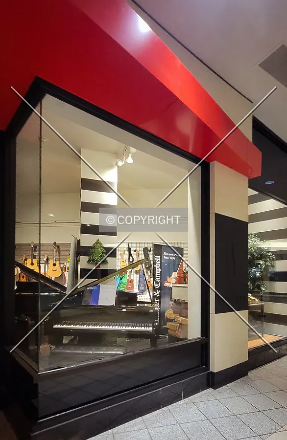 A piano store in the old Sephora location; October 26, 2023