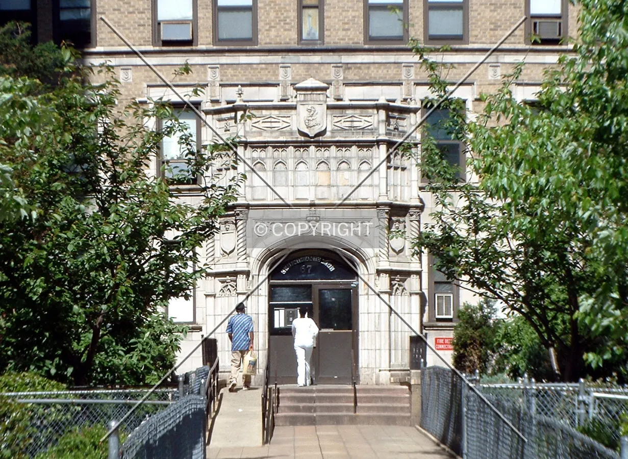 Main entrance from the east on Munn Avenue