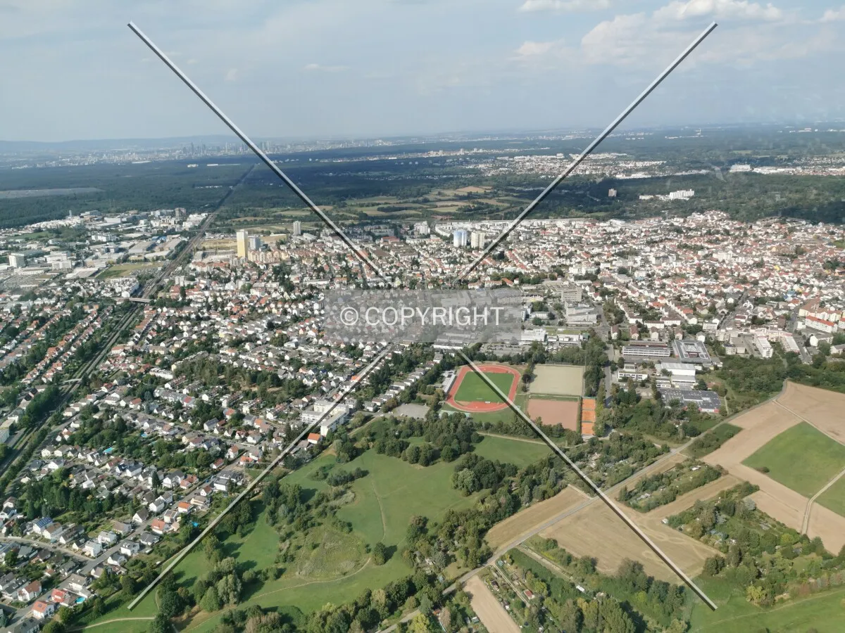 Flight with a helicopter from Egelsbach to Frankfurt - here: Panorama of Langen