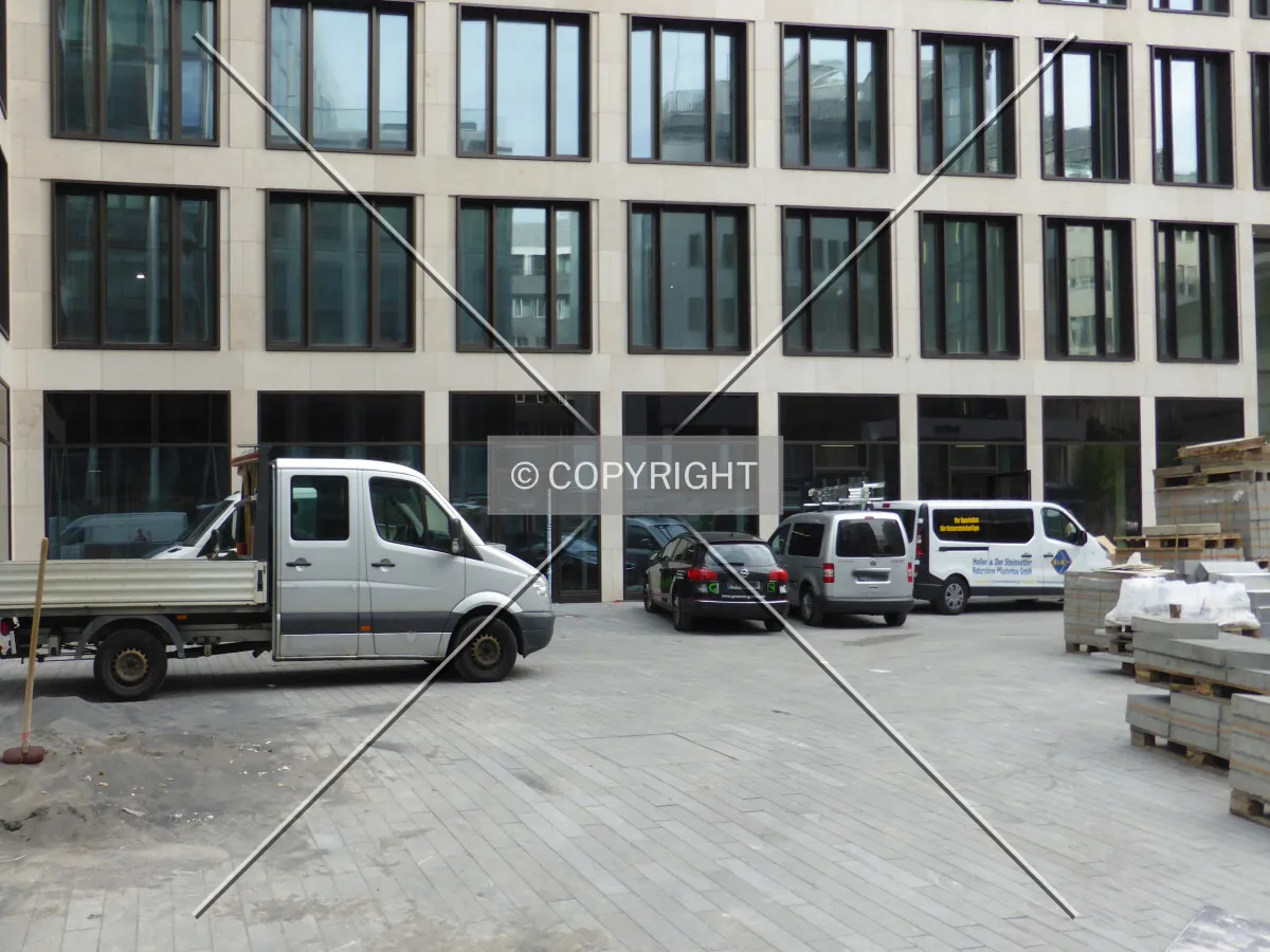 Photo 647-242-721