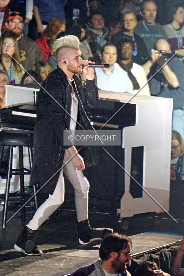 Colton Dixon singing at the 2017 Winter Jam concert; January 28, 2017