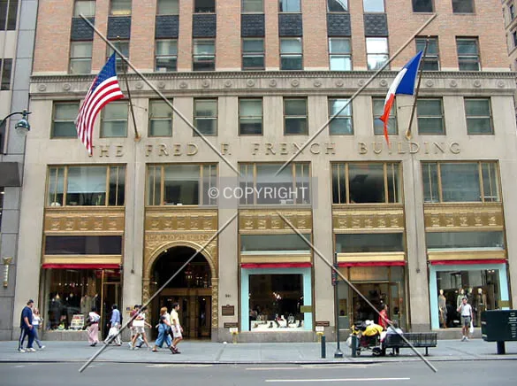 Entrance on 5th Avenue