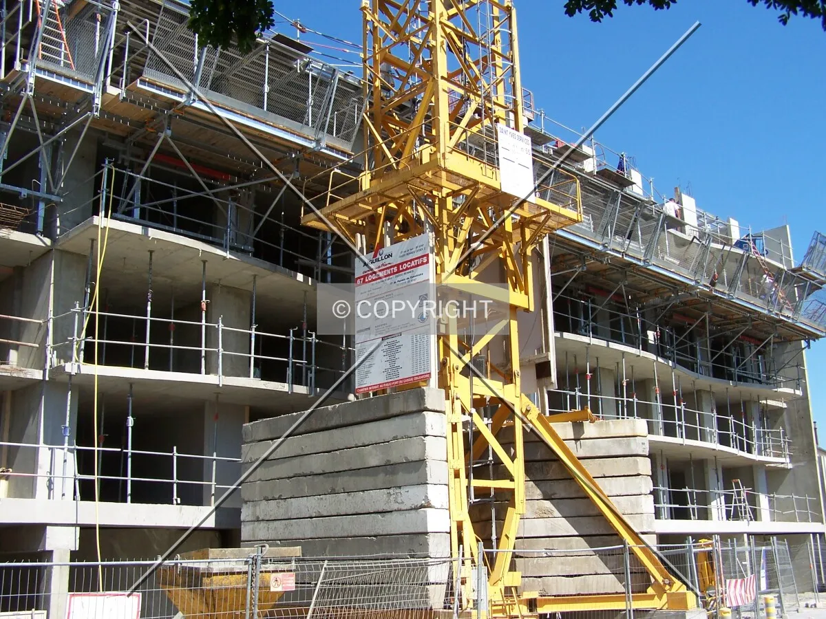 Vue de la construction depuis le Boulevard Aristide Briand
