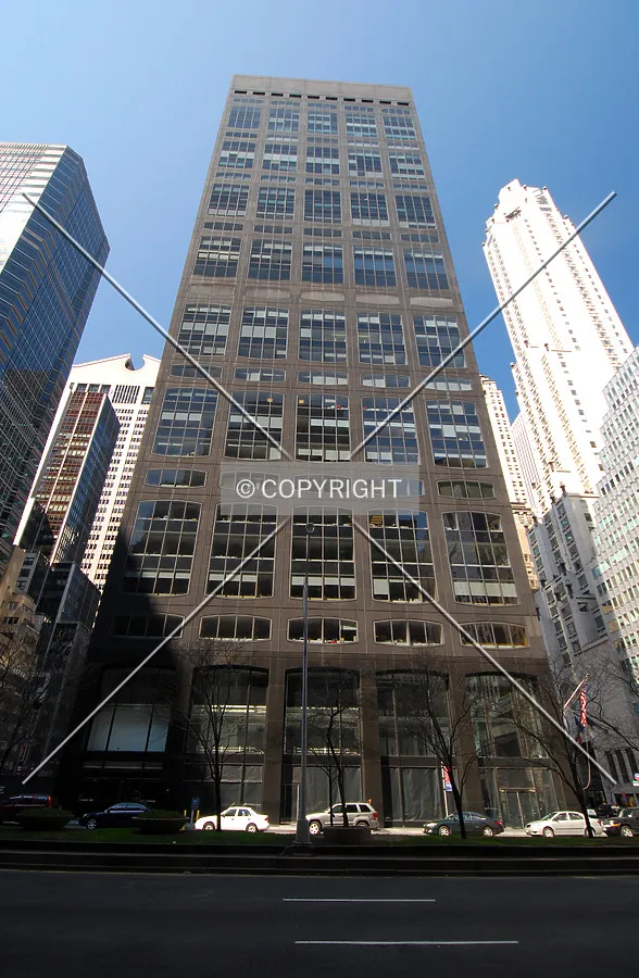 Looking up from Park Avenue