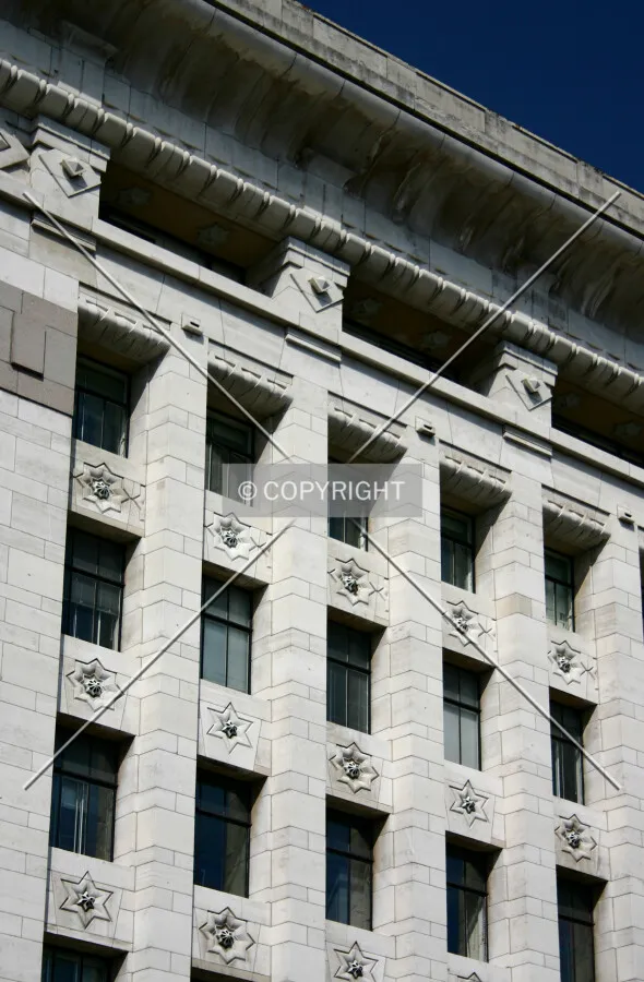 The south façade from London Bridge
