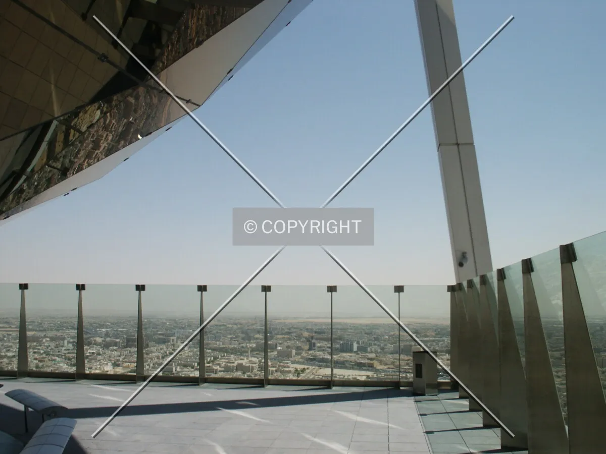Outdoor observation deck under the Globe