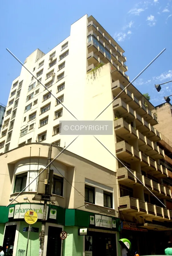 Looking up from the corner of Marechal Floriano Peixoto Street and Riachuelo Street