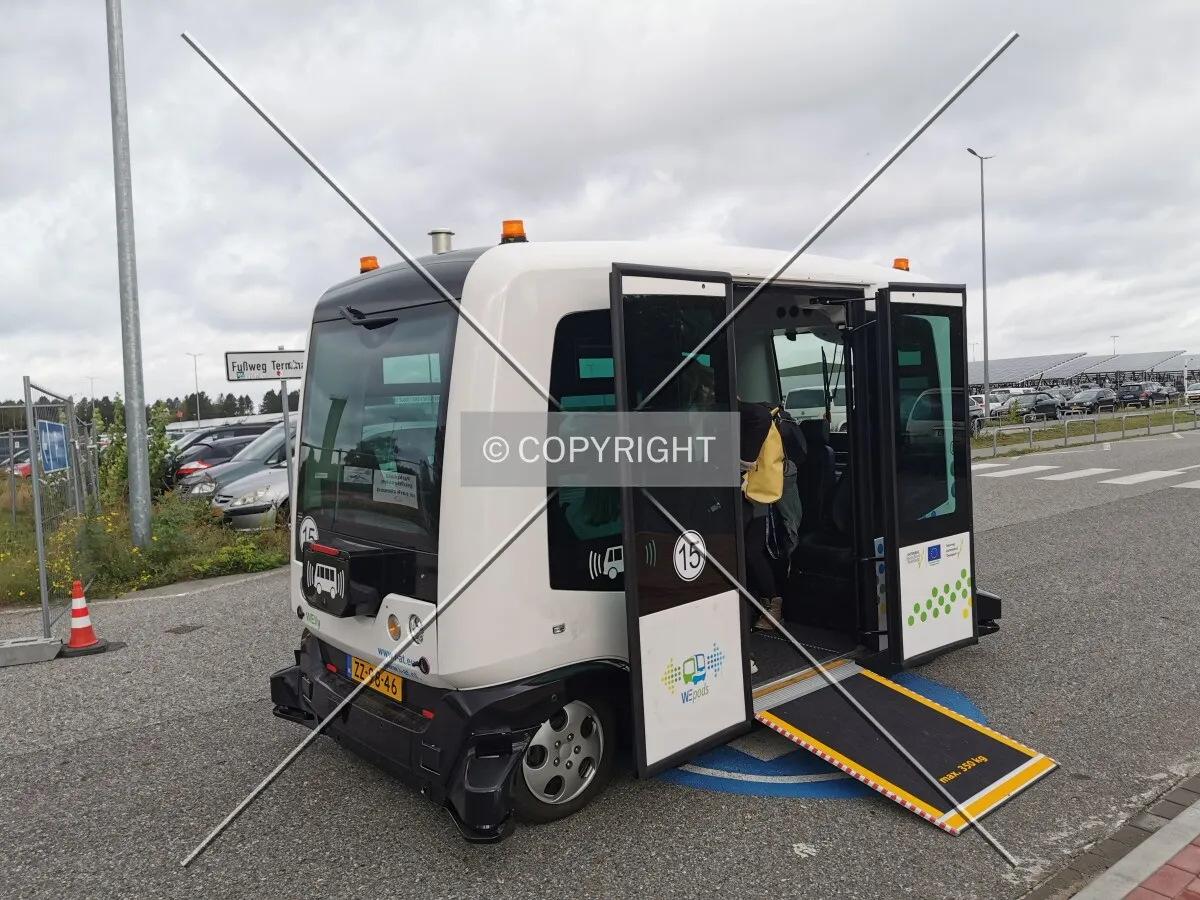 Self-driving bus