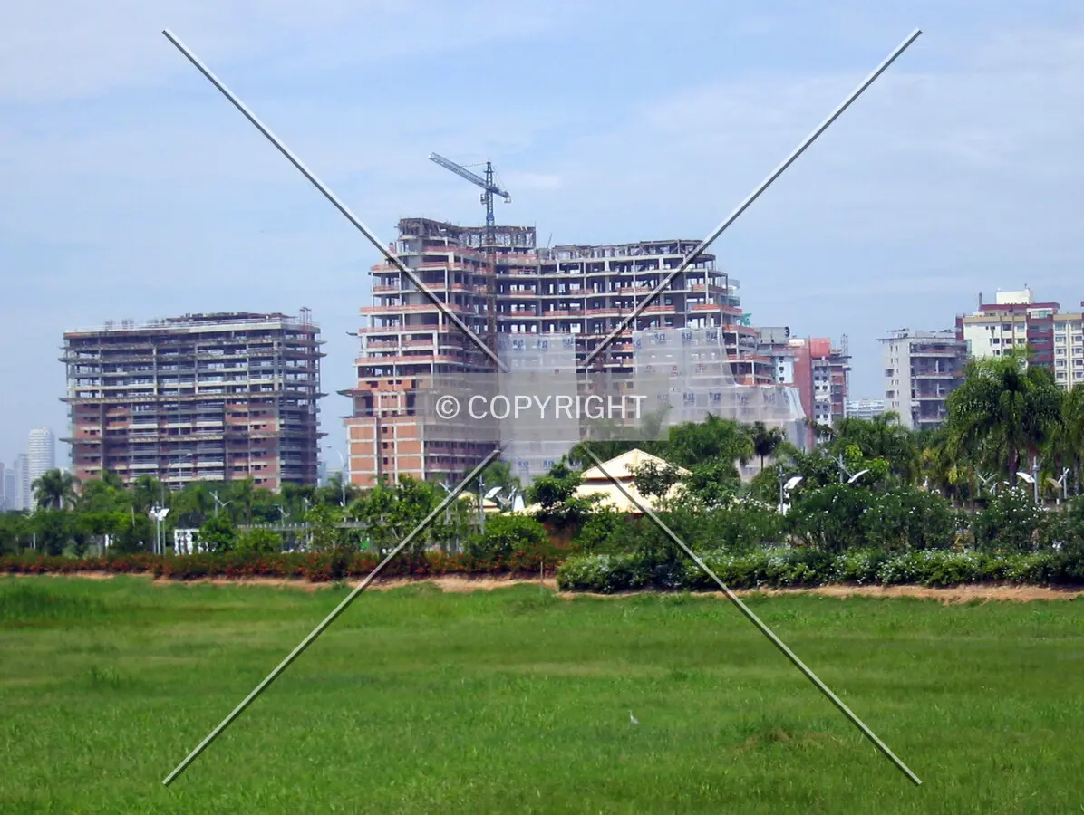 Rising between other buildings