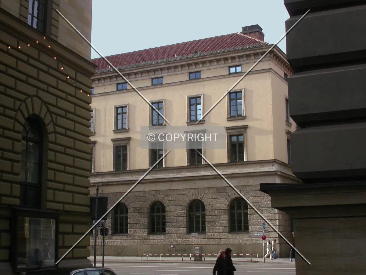 Looking to Ludwigstrasse from a side street