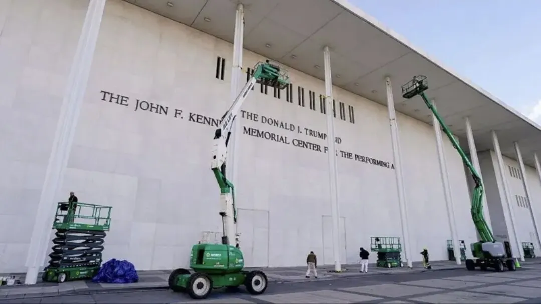 Addition of Trump''s name to the facade
