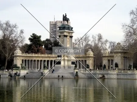 Iced lake at El Retiro