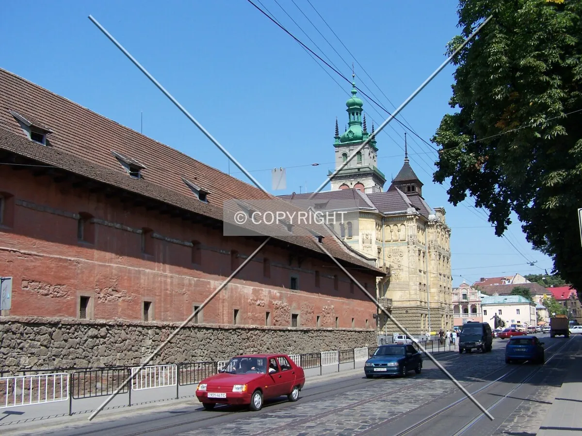 Along Pidvalna Street