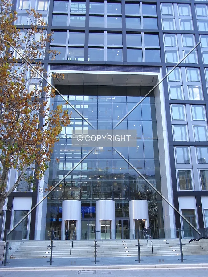 Deutsche Börse Cube - entrance