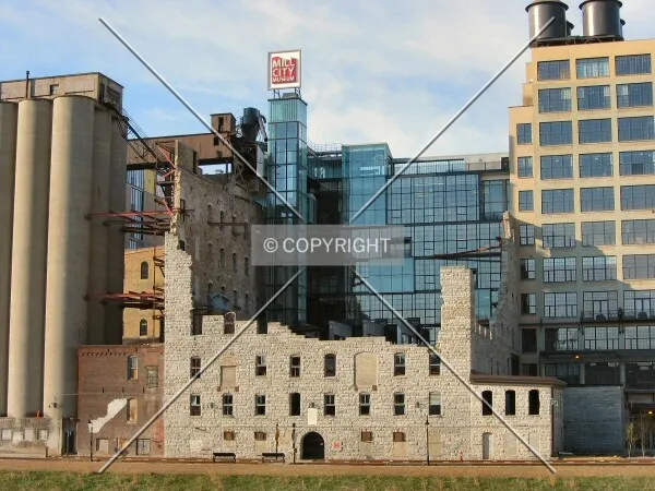 View to the south from the Stone Arch Bridge