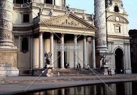 Main entrance facing Karlsplatz