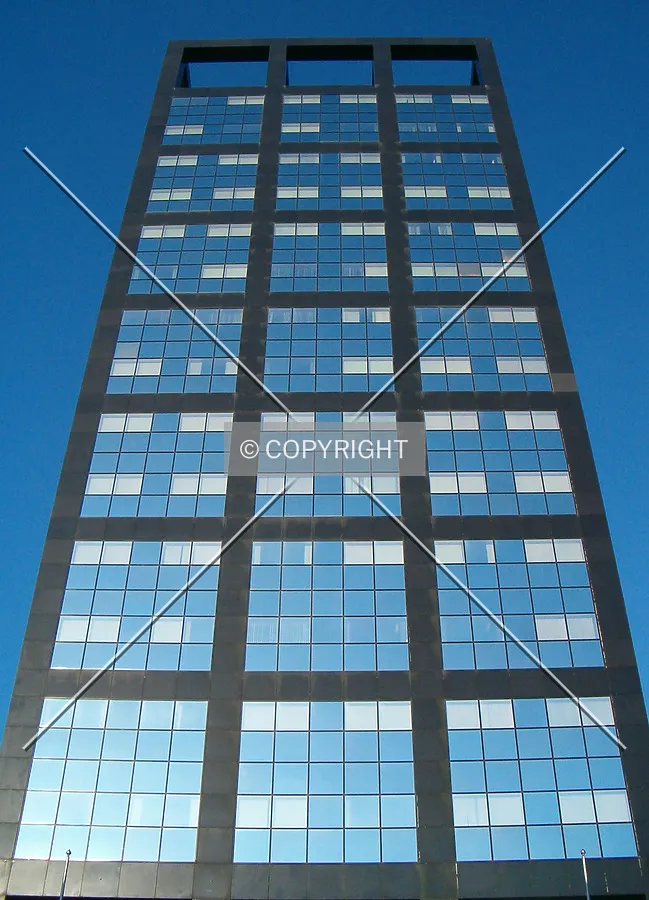 Looking up from Lange Marktstraat