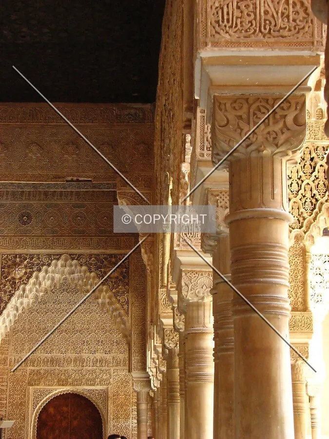Colunnade in Patio de los Leones