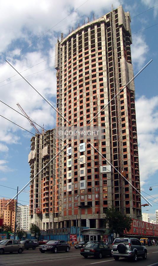 Looking up from Rusakovskaya Street