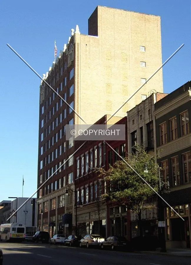 Looking east along 3rd Avenue North