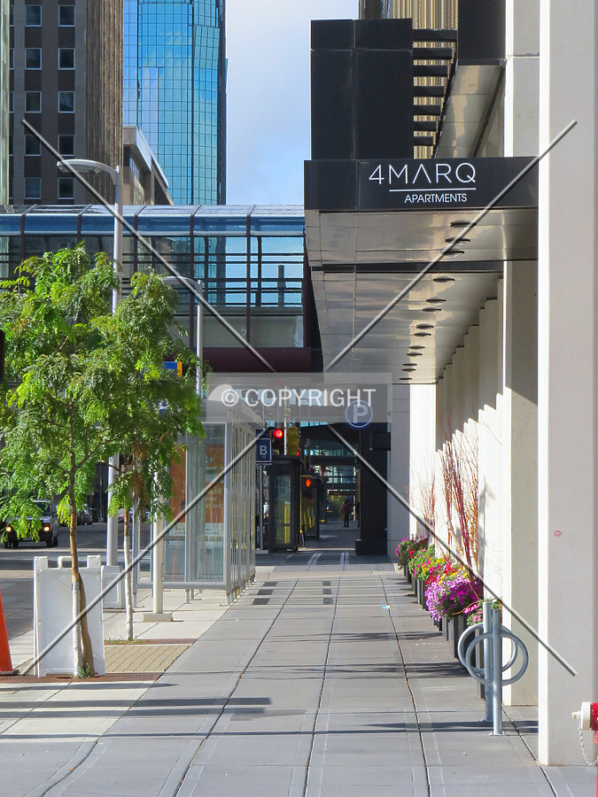 View to the south along the Marquette Avenue sidewalk