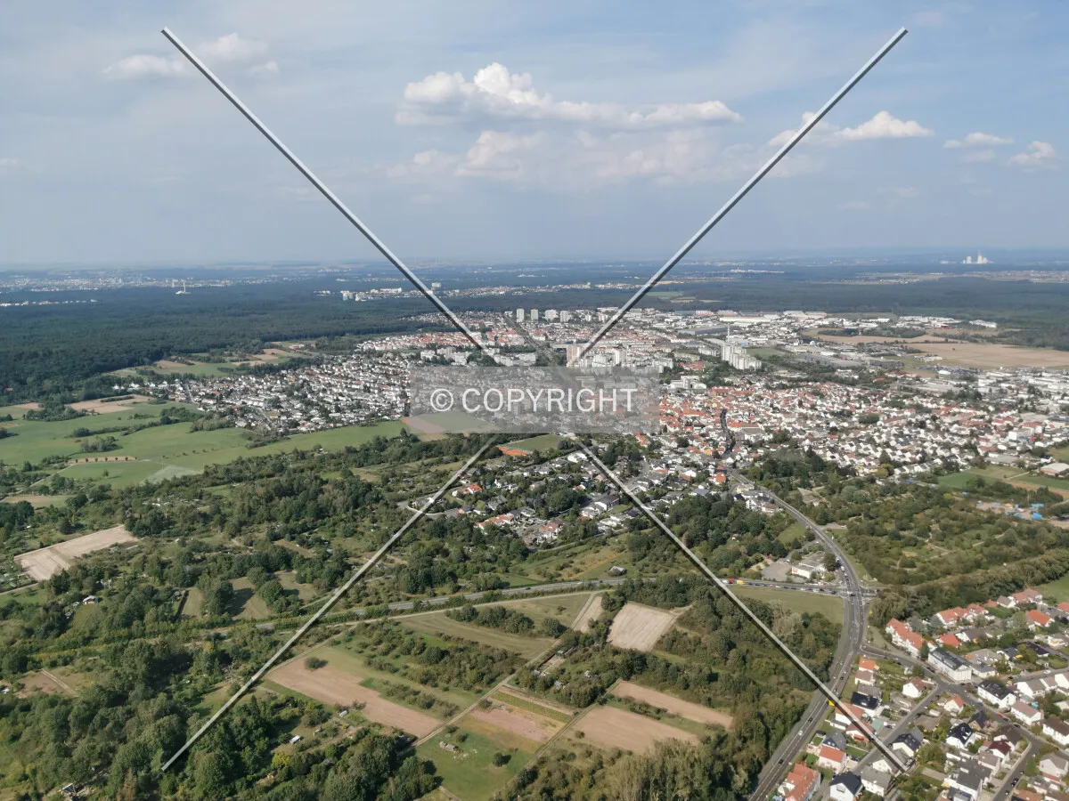 Flight with a helicopter from Egelsbach to Frankfurt - here: Panorama of Dietzenbach
