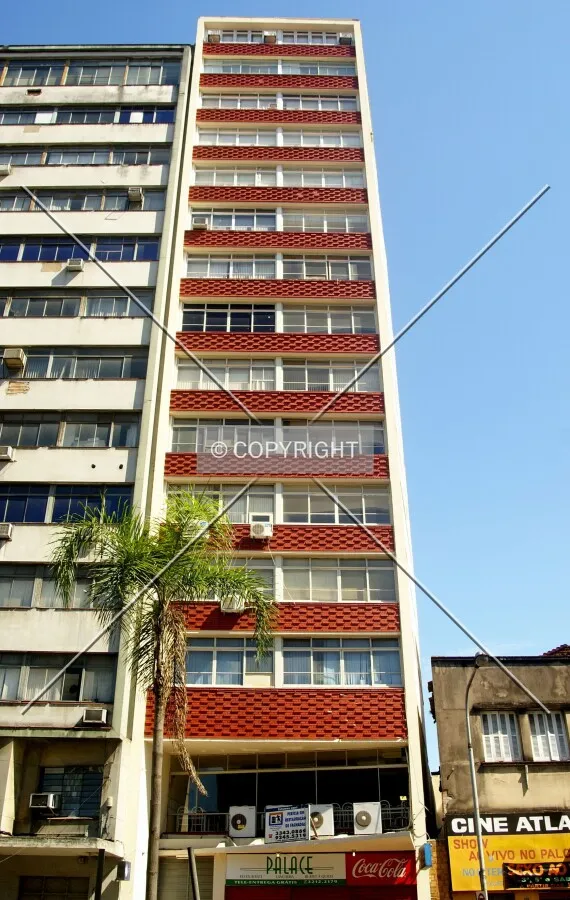 Looking up from across Júlio de Castilhos Avenue