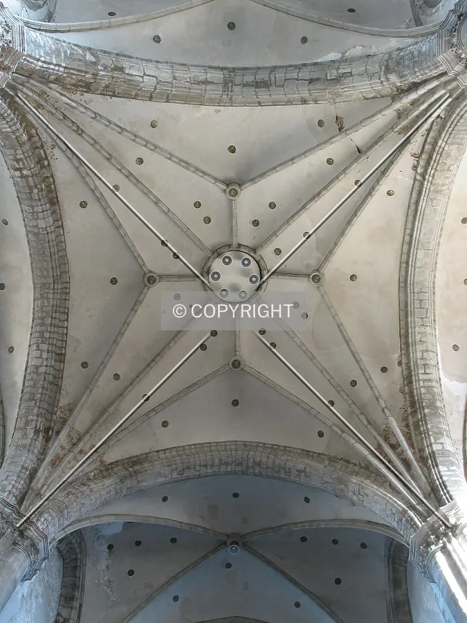 Ceiling at the intersection between transept and nave
