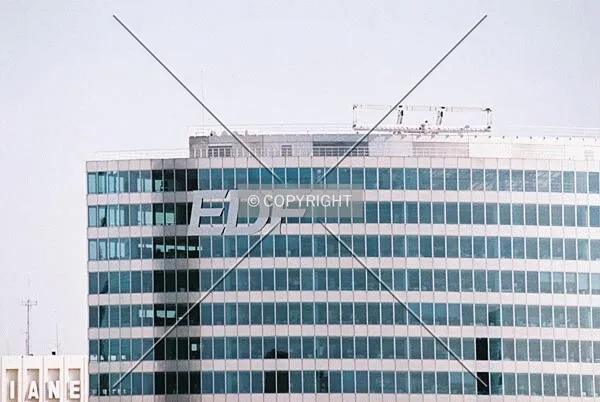 Top of the building; as seen from La Grande Arche rooftop