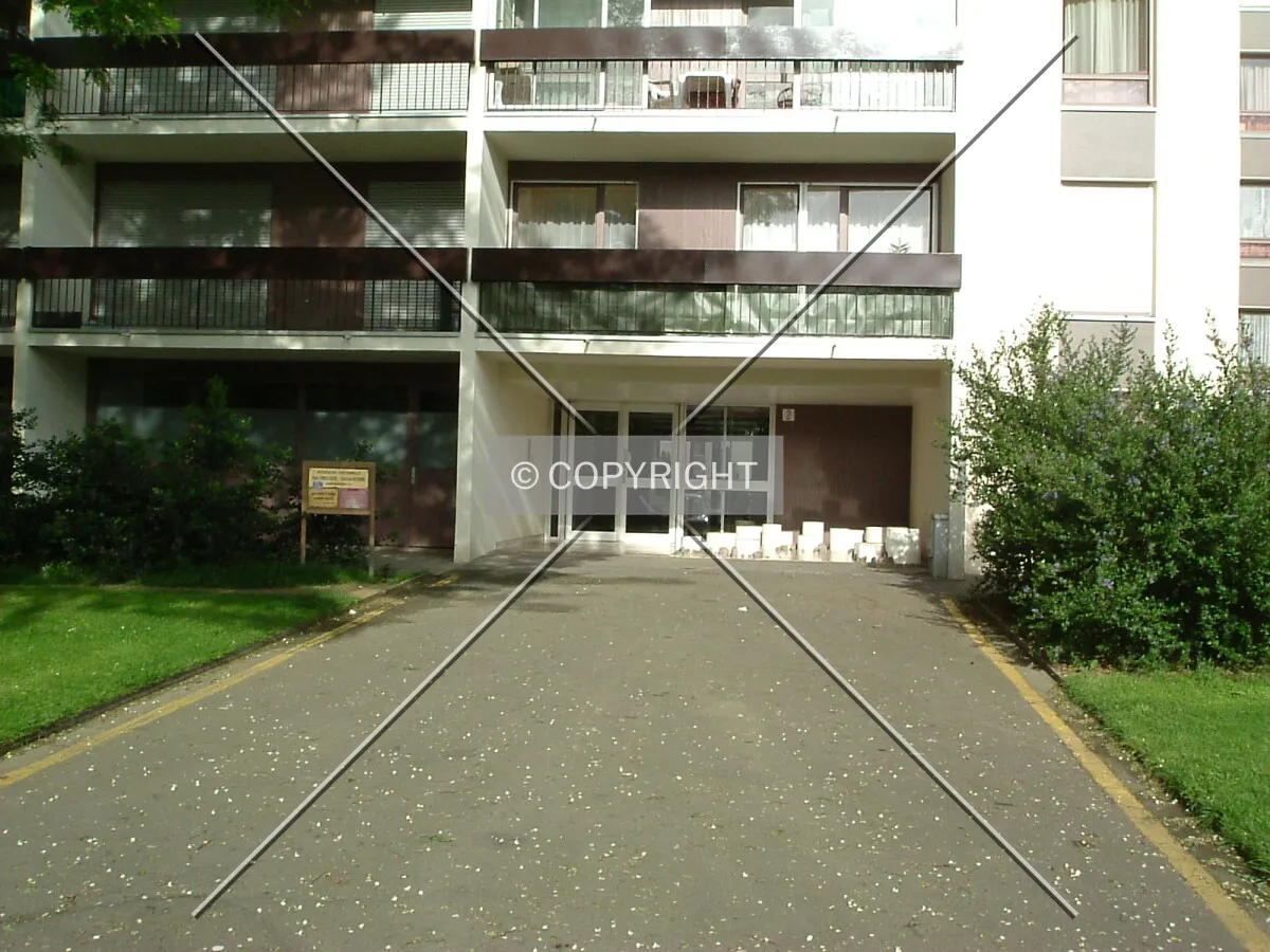 Entrée est de l'immeuble