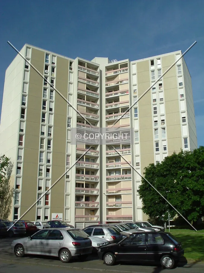 Face nord-est, depuis la Rue Yves Noël